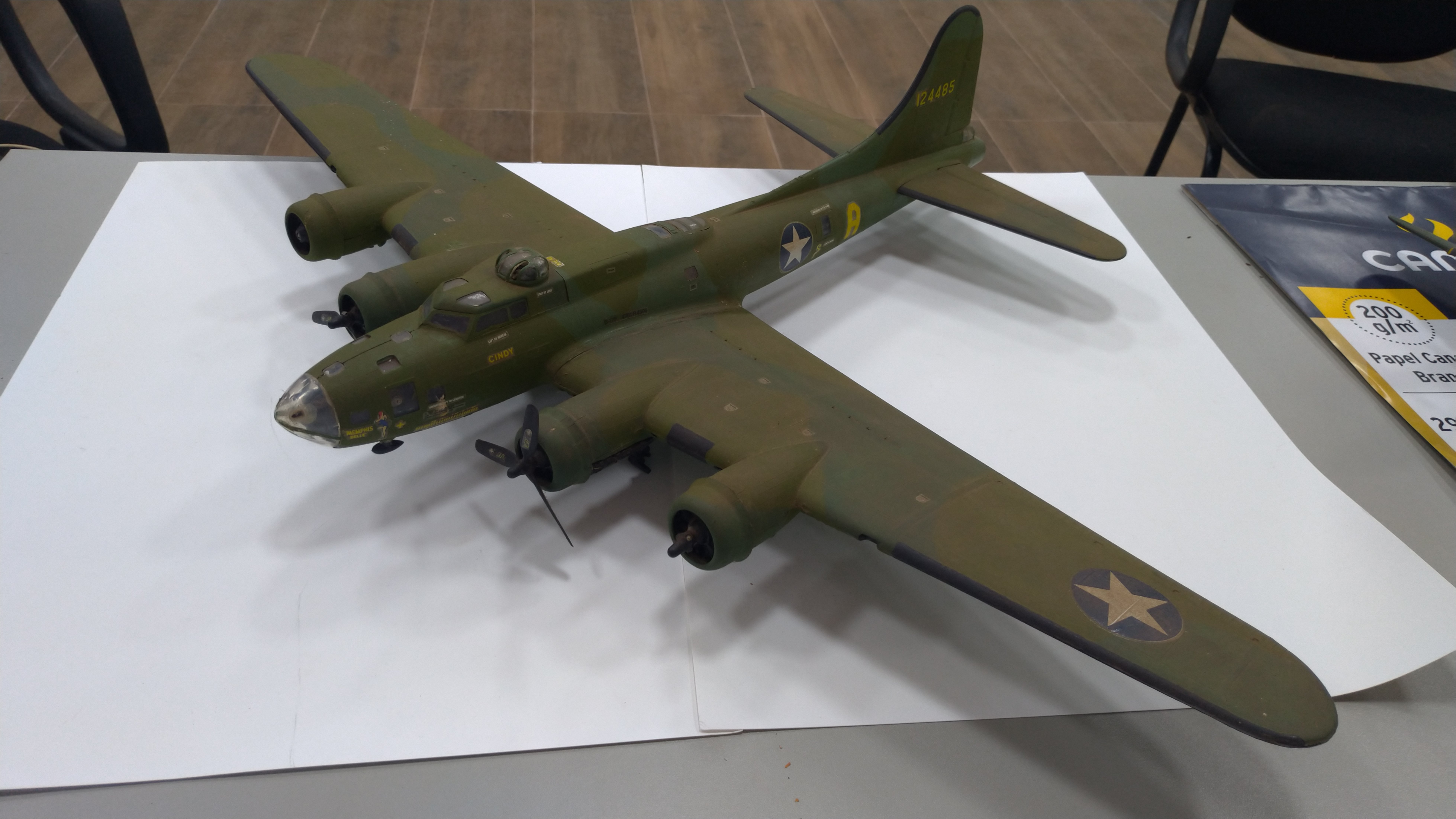 Boeing B-17 Flying Fortress (miniatura)