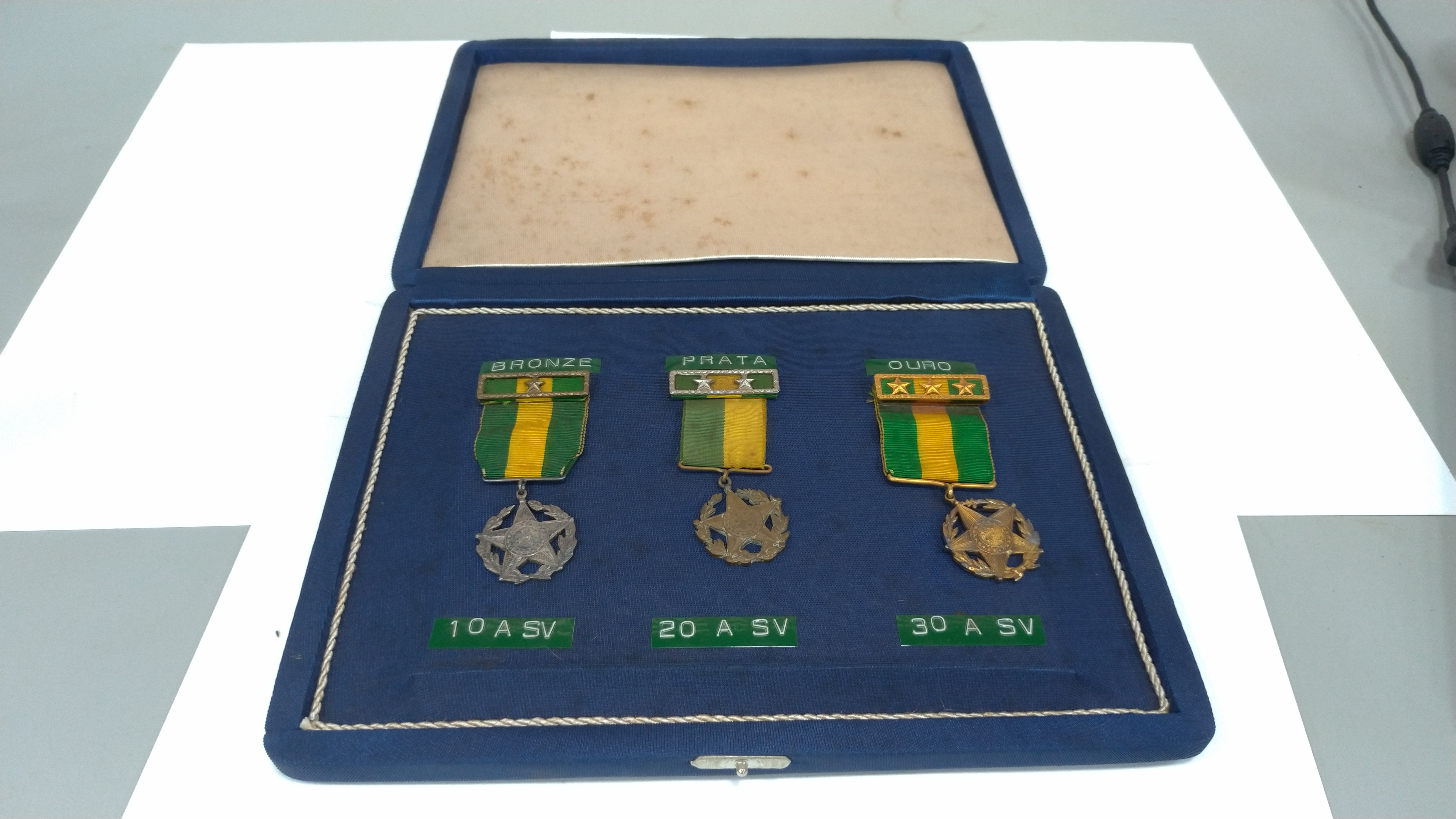 Caixa com Medalhas Militares do Exército Brasileiro