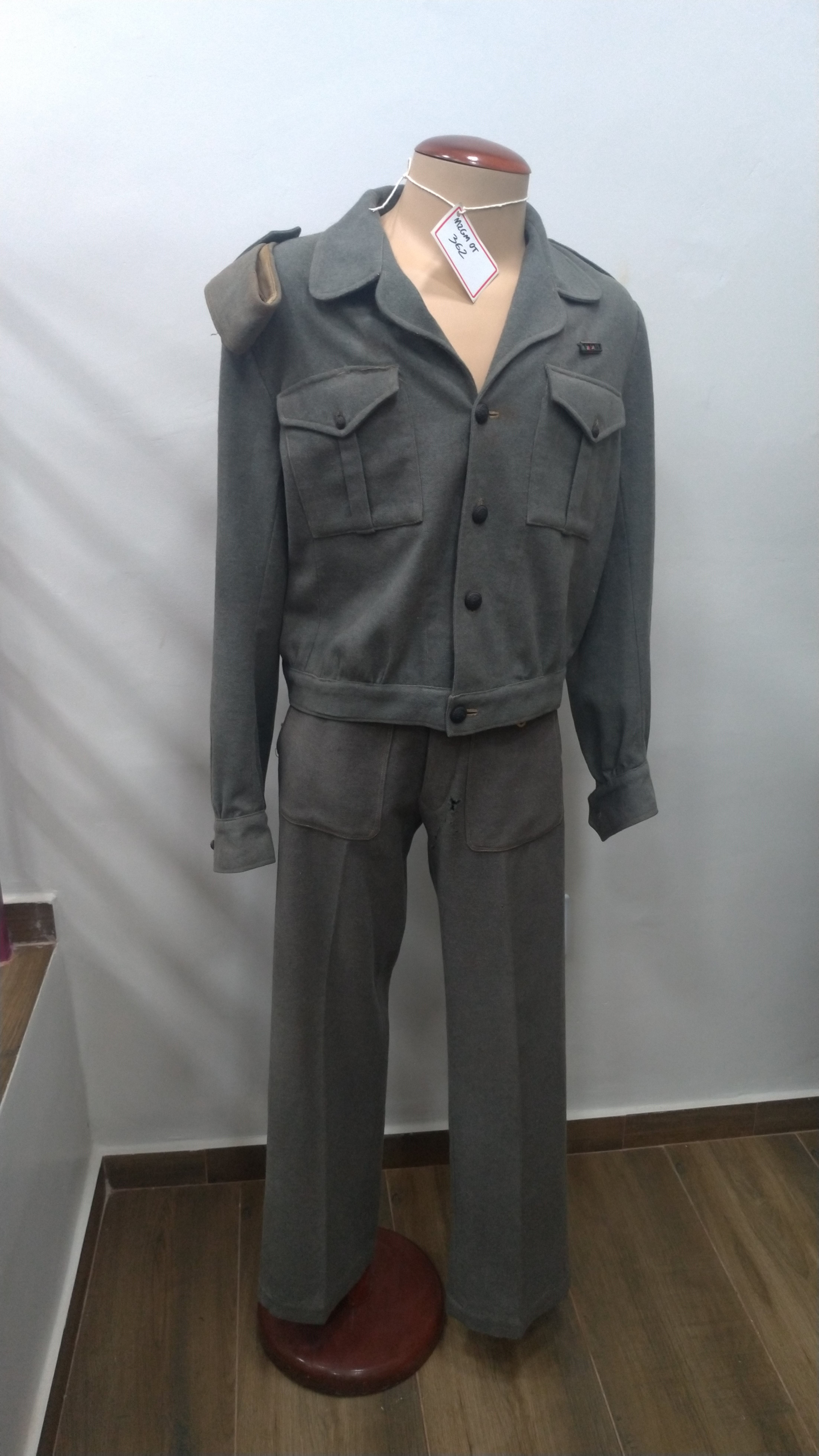 Conjunto Uniforme 5º B-2 (incompleto)