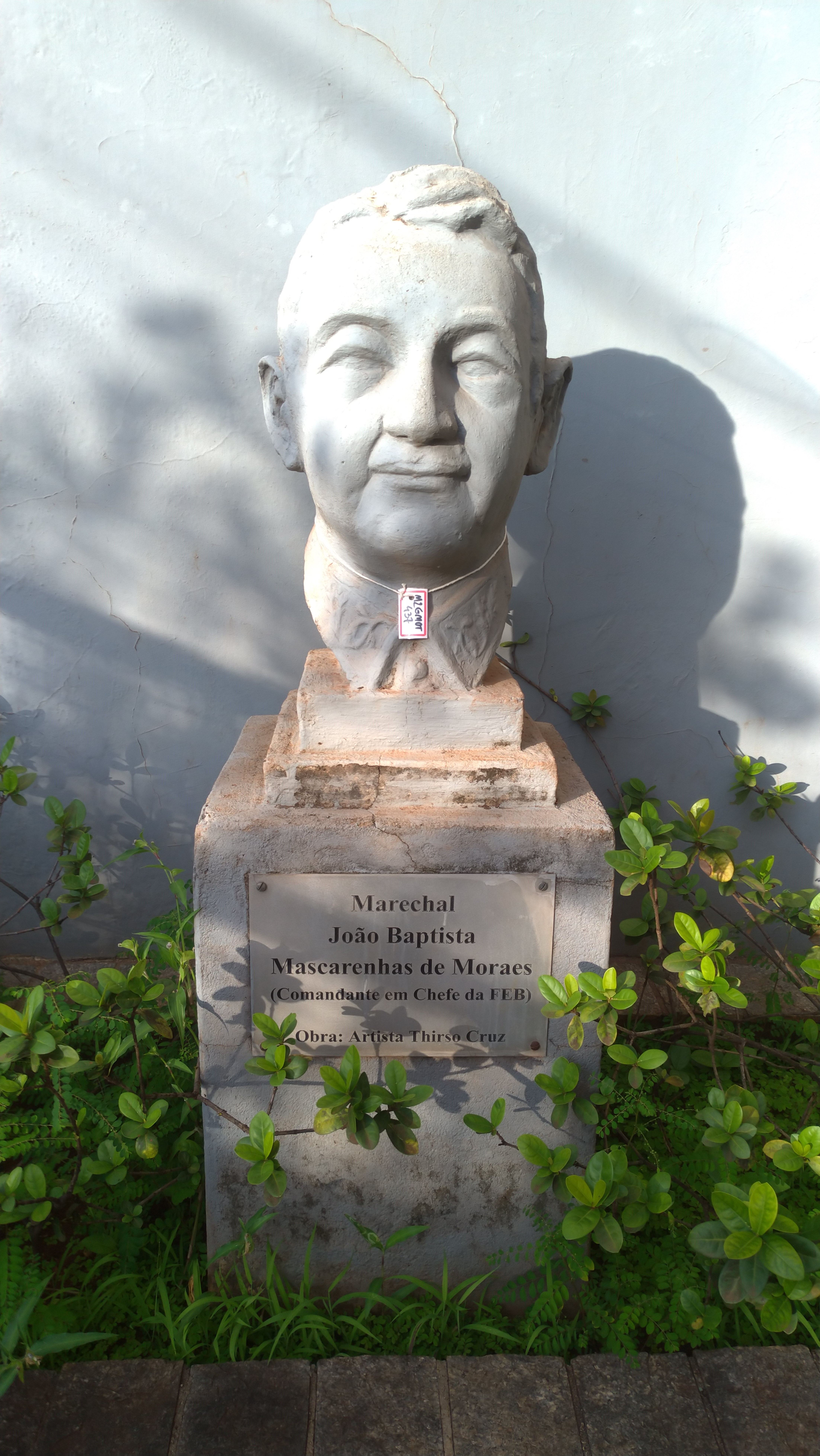 Escultura do Marechal Mascarenhas de Moraes.